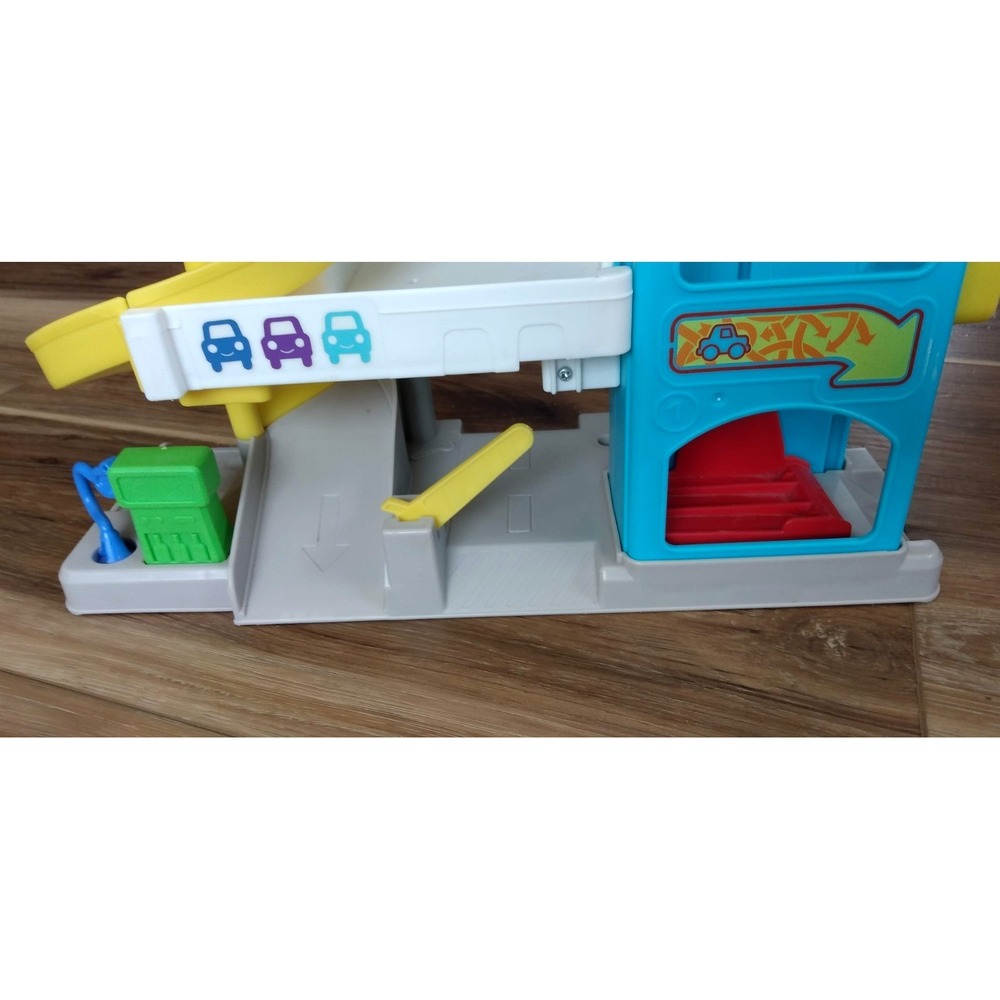 Fisher-Price Little People the Helpful Neighbor's Garage 2018 FP Playset - Picture 2 of 8
